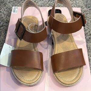 Falls Creek Brown & Tan Big Girls Sandals Size 1 hook closure faux Buckle